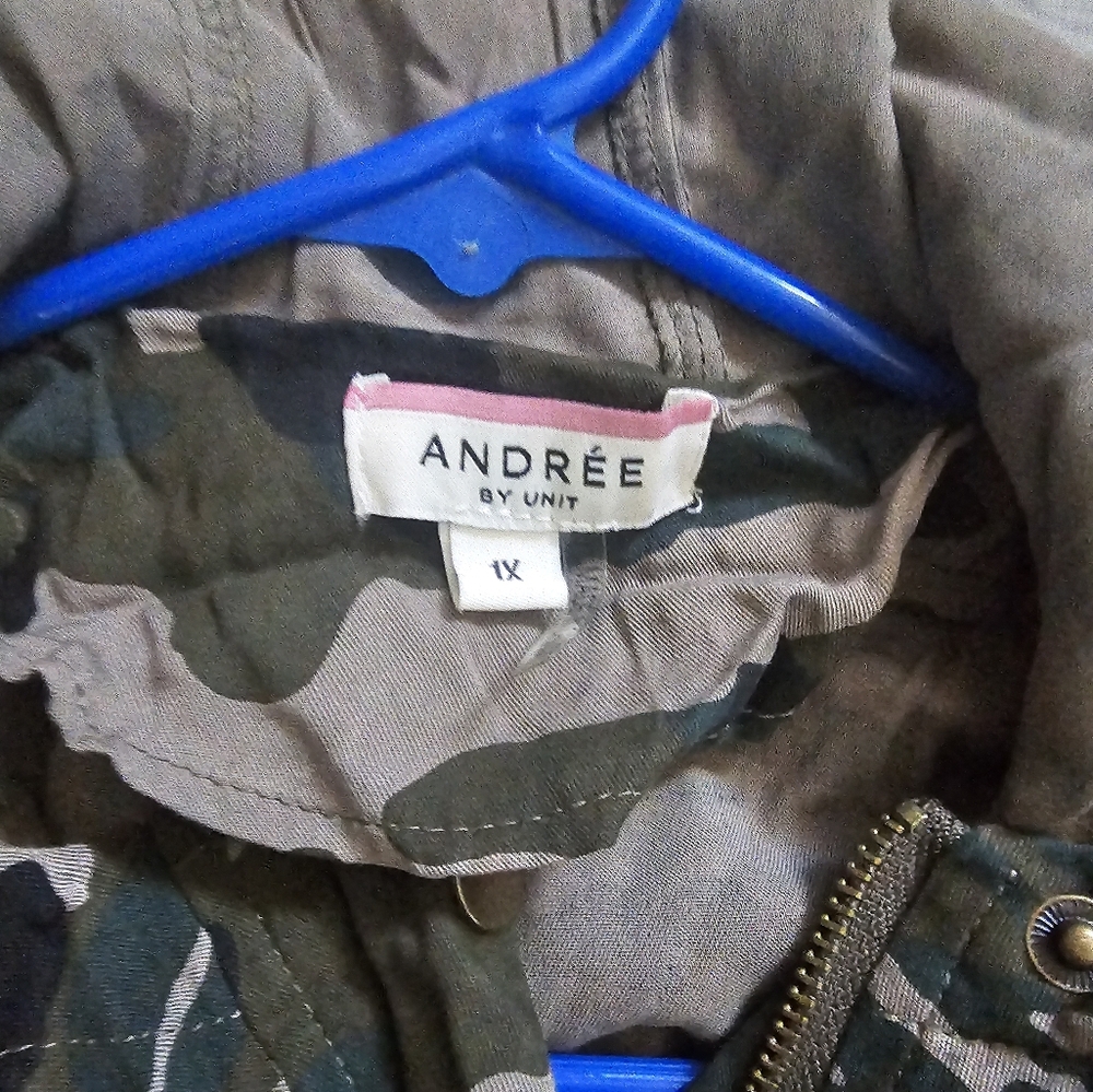 Women's casual camouflage jacket